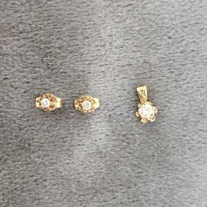Vintage Buttercup Matching Small Stud Earrings & Necklace Pendant, Gold-toned